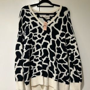 NWT/Never worn black and white giraffe style print.
